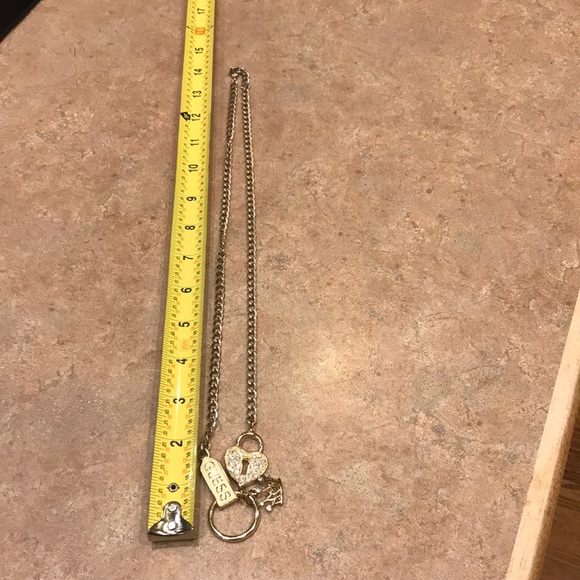 Vintage Gold colored Guess necklace - Picture 4 of 4